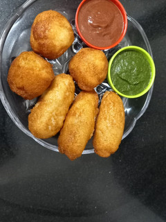 બ્રેડ પકોડા (Bread Pakoda Recipe In Gujarati) રેસીપી મુખ્ય ફોટો