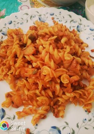عکسی از دستور ماکارونی فرم دار با لوبیا سبز