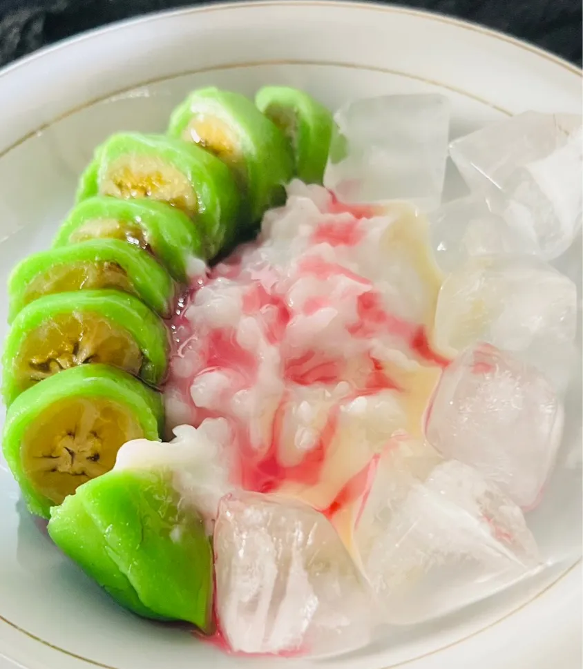 Es Pisang Ijo Yang Segar, Takjil Legendaris Khas Makassar Es Pisang Ijo Yang Segar, Takjil Legendaris Khas Makassar