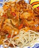 Espaguetis con pimientos y champiñones