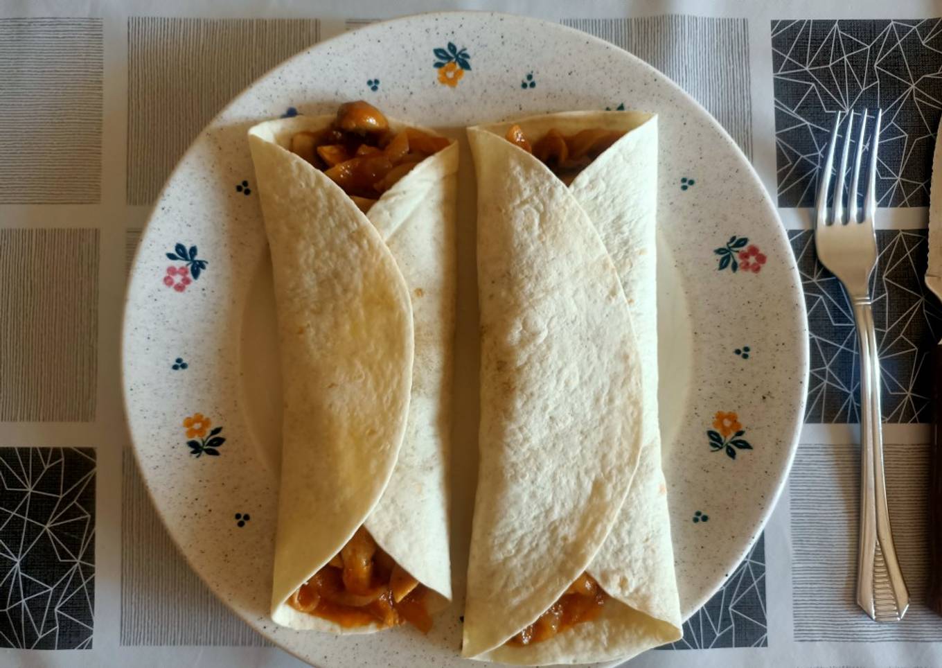 Burritos de pollo y champiñones