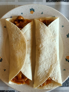 Una foto de Burritos de pollo y champiñones