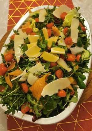 O poză a rețetei Salată de somon afumat.