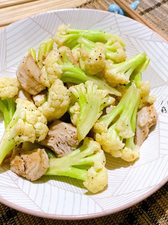 一鍋到底便當菜|花椰菜炒雞胸 的食譜成品照片