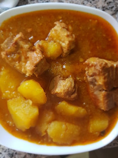 Una foto de Patatas guisadas con costilla ibérica Olla GM D
