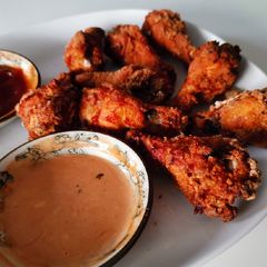 A picture of Crispy Spicy Baked wings.