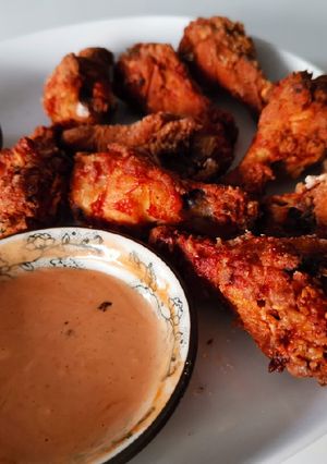 A picture of Crispy Spicy Baked wings.