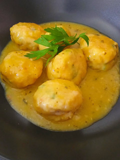 Una foto de Albóndigas de merluza y gambas