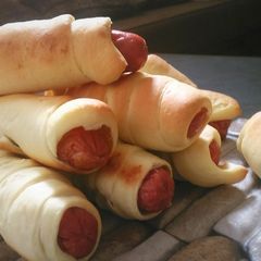 A picture of Sausage rolls.