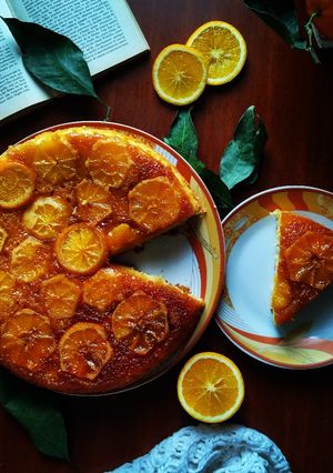 Une photo de Gâteau renversé au caramel et à l'orange