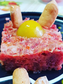 Una foto de ¿¿Tartar de ternera con huevo de codorniz??.... NOOOO