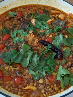 Una foto de Lentejas masala con pollo