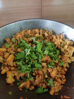 ફુલાવર વટાણા નું શાક (Cauliflower Vatana Shak Recipe In Gujarati) રેસીપી મુખ્ય ફોટો