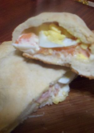 Una foto de Calzone o pizza rellena