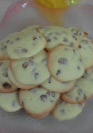 عکسی از دستور شیرینی کشمشی🍪
