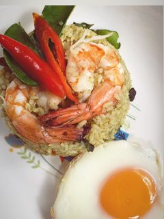 รูปของ ข้าวผัดแกงเขียวหวานกุ้ง-ไข่ดาว