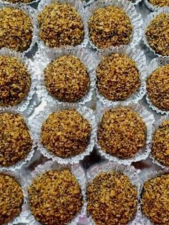صورة لوصفة قاطو بنين 😋 ويقطع كمية كبيرة 150 حبة