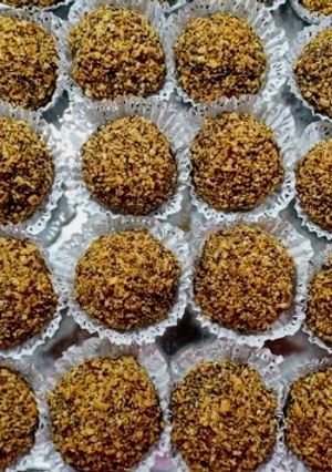صورة لوصفة قاطو بنين 😋 ويقطع كمية كبيرة 150 حبة