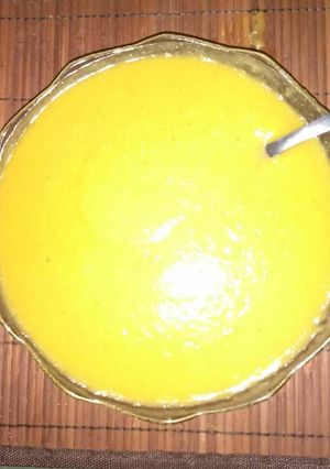Una foto de Sopita de frutas cremosa 🍊🍋🍌