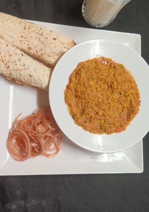 મસાલા ખીચડી(MAsala Khichdi Recipe in Gujarati) રેસીપી મુખ્ય ફોટો