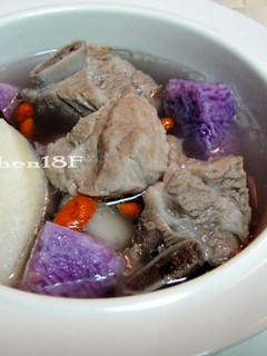 雙色山藥排骨湯_電鍋養生湯品 的食譜成品照片