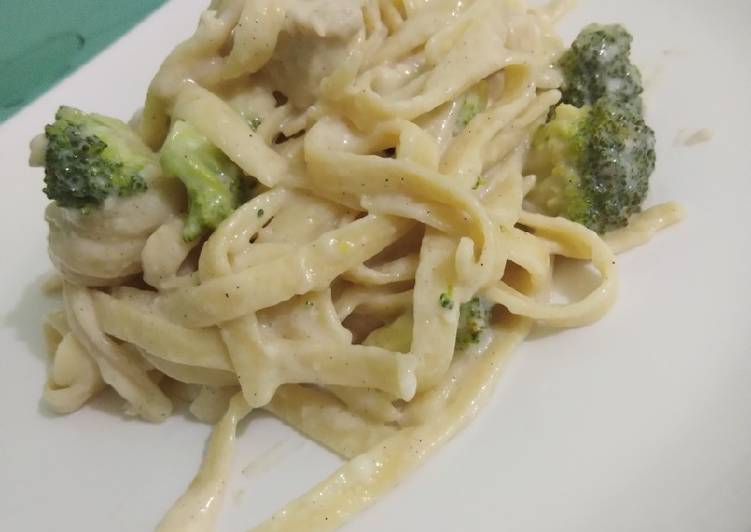 Recipe of Quick Fettuccini alfredo with chicken