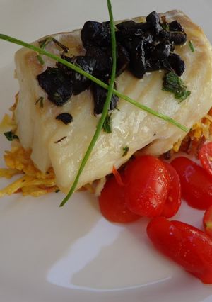 Foto de Brás de Bacalhau Fresco com Crocante de Azeitonas