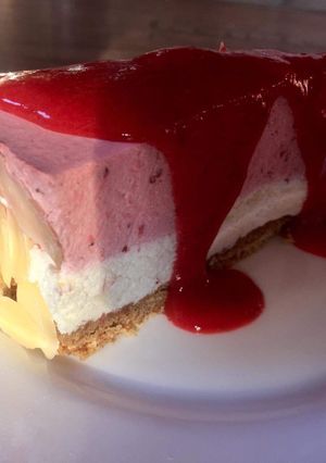 Fehércsokis-epres mousse torta recept fotója