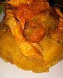 Mofongo con pechuga con vegetales