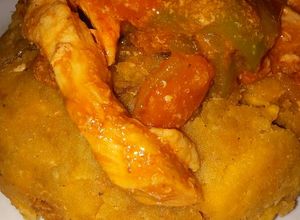 Una foto de Mofongo con pechuga con vegetales
