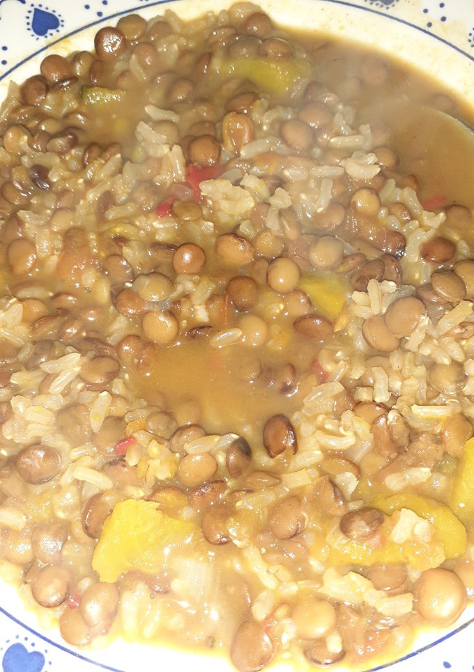 Una foto de Guiso de lentejas vegano