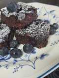 Brownie vegană de quinoa și afine!