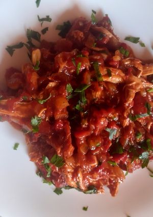 O poză a rețetei Tocăniță de ardei copți cu carne de pui.