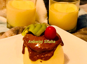 A picture of Italian Panna Cotta with Lindt dark chocolate.