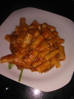 Una foto de Macarrones con tomate y pisto