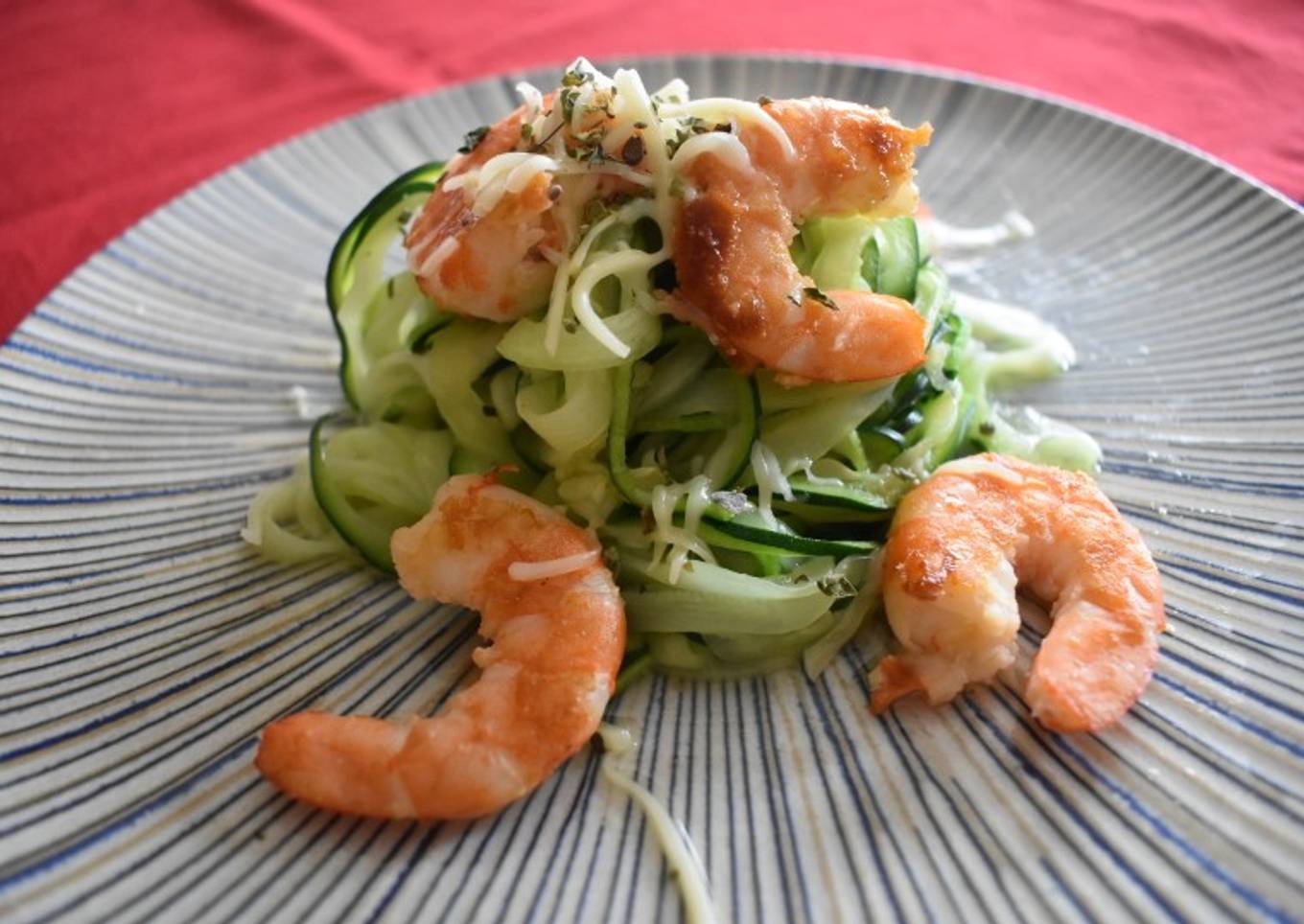 Tallarines de calabacín con langostinos