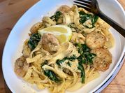 Une photo de tagliatelle crevette