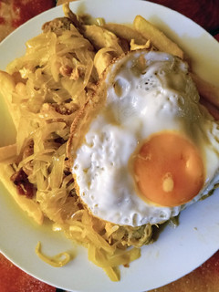 Una foto de Chorrillana de pollo en casa 🏠