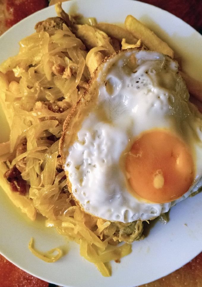 Una foto de Chorrillana de pollo en casa 🏠