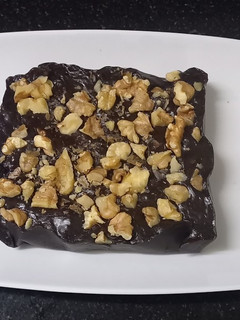 ચોકલેટ વોલનટ ફજ (Chocolate Walnut Fudge Recipe In Gujarati) રેસીપી મુખ્ય ફોટો