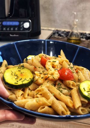 Foto principal de Macarrones con gambas y calabacín en robot ClickChef Moulinex