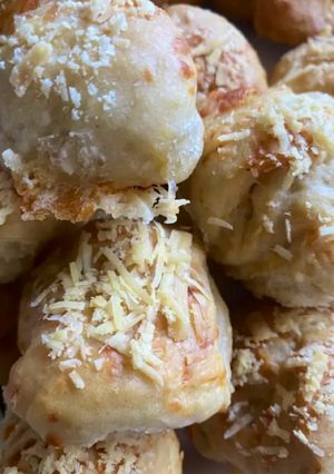 Una foto de PANCITOS SABORIZADOS CON DOS TIPOS DE QUESOS (premezcla con levadura) 🤩😋😋🥯🧀🥖😍
