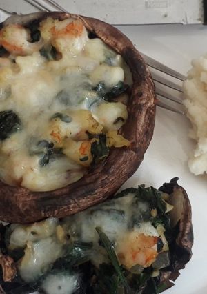 Una foto de Portobello rellenos de camarón