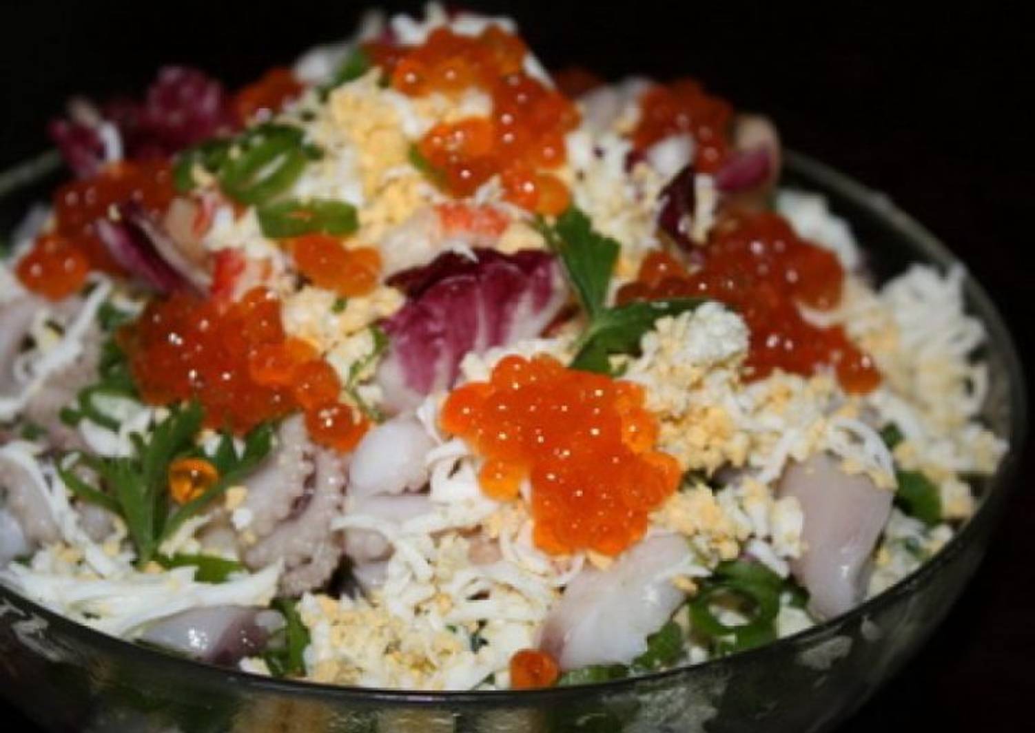 Салат с кальмарами с красной икрой рецепт с фото