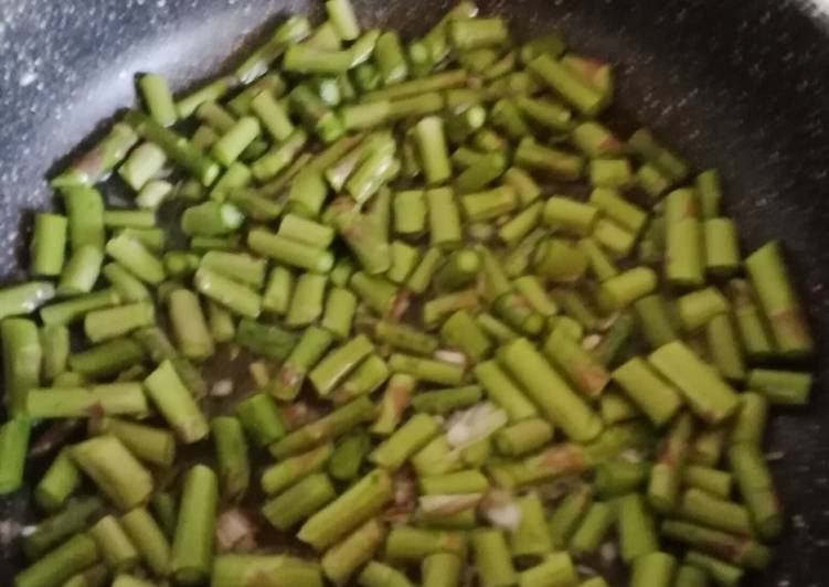 Asparagi in padella al grana fondente