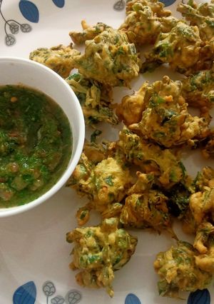 मेंथी के पकौड़े (Methi ke pakode recipe in Hindi) रेसिपी मुख्य फोटो