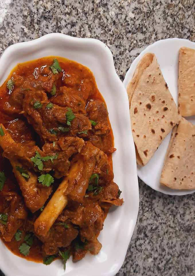 A picture of Mutton Curry With Chapati.