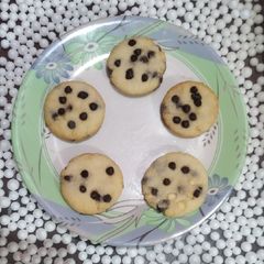 Non Baked Choco Chips Cookies A picture of Non Baked Choco Chips Cookies.