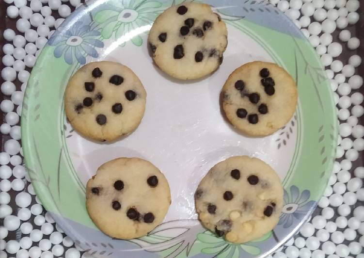 Recipe of Quick Non Baked Choco Chips Cookies