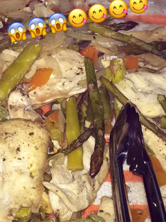 Una foto de Pollo con verduras al horno